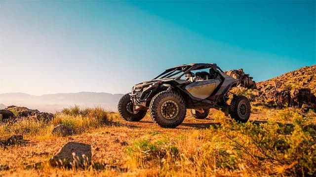 CAN-AM MAVERICK R MAX X RS 2026 — Умная амортизация